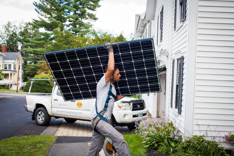 Does rooftop solar (a) help, (b) hurt or (c) not affect home sales?