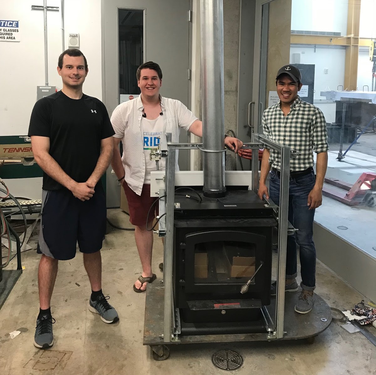 Students from George Washington University School of Engineering and Applied Science’s Department of Mechanical & Aerospace Engineering (GWU SEAS MAE) and their thermoelectric stove.